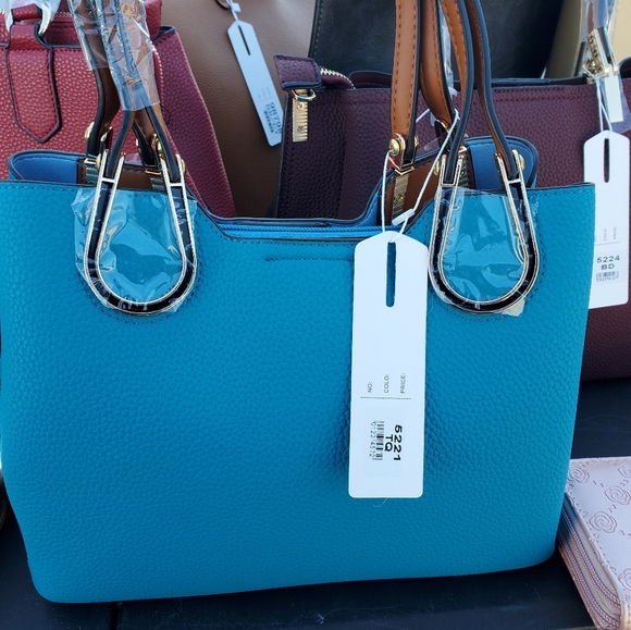 Purse - Picture 1 of 1